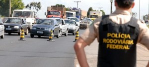 Operação finados da Polícia Rodoviária Federal fiscaliza mais de 11 mil veículos