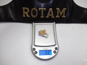 Rotam aborda suspeito e localiza crack