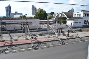 Estrutura da Festa Nacional do Steinhaeger e do Xixo começa a ser montada