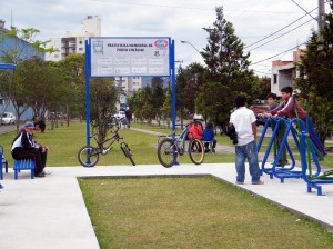 Academia ao ar livre para os dias quentes