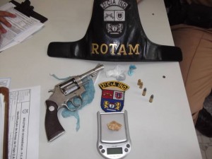 PM de Mallet e Rotam apreendem menor com drogas e arma  