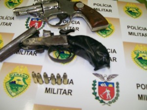 PM prende motoqueiro com armas e drogas