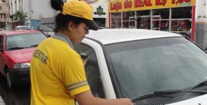 Funcionária de estacionamento rotativo é ameaçada