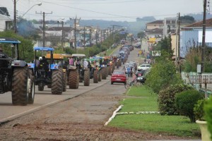 Desfile de tratores no s+íbado