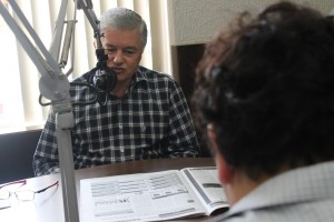 Rossoni durante entrevista à Super Rádio União (Bruna Kobus/Jornal O Comércio) 