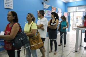 Movimento nas casas lotéricas já é maior desde ontem: hoje, expectativa é de muito mais apostadores na fila