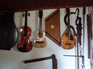 Na casa do restaurador, ferramentas e instrumentos têm carinho especial