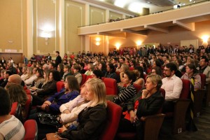 Público lota Cine Luz durante Fórum