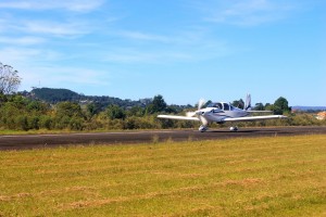 Em uma hora, dez aeronaves pousaram no aeroporto de União da Vitória: céu azul e vento à favor