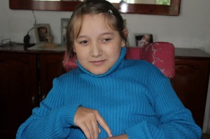 Sonho de Maria Eduarda é simples: ela quer passear mais e ter liberdade com sua nova cadeira de rodas