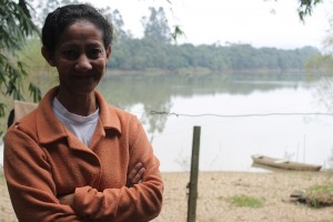 Tereza tem o rio Iguaçu no quintal de sua casa