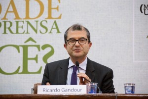 "A pior coisa que uma sociedade pode fazer é rasgar o papel de sua imprensa" – Ricardo Gandour, diretor de conteúdo do Grupo Estado