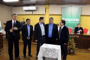 Projeto reestrutura parque e o une em circuito que percorre a vegetação e alcança o alto do Morro da Cruz