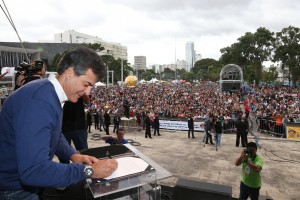 governador beto richa durante o dia do trabalho