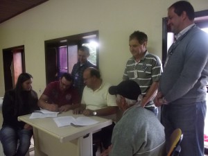 assinatura-contrato-generalcarneiro-casasrurais