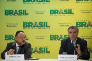 O Ministro da Educação, Henrique Paim, e o Presidente do INEP, Francisco Soares, dão entrevista coletiva sobre as inscrições do ENEM (Marcelo Camargo/Agência Brasil)