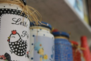 Artesã explora habilidades na criação de peças infantis e de decoração de ambientes