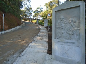 Estações sobem a Theodoro Kroetz: dores de Cristo registradas com arte em 15 “paradas”