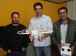 Equipe do estúdio com o mais novo “brinquedo”: tecnologia na palma da mão