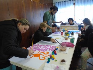 Alunos descobrem com a pintura e escolha de cores a expressão da arte
