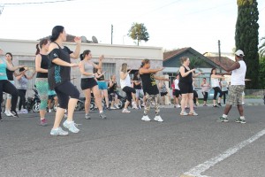 zumba-academiacorpomania-evento (12)