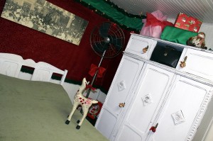 Decoração com motivos natalinos e a lembrança do evento organizado pela Casa Willy Reich agradaram os visitantes