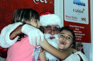 Papai Noel fica no espaço todas as noites, até o dia 23