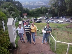 Centenas de pessoas visitam o Morro do Cristo todos os dias em União da Vitória. (Foto: Ana Júlia Martins) 