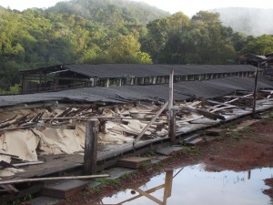 Fábrica de pasta na Linha Potingal em Cruz Machado ficou destruída após  temporal (Foto: Gilson Capelete) 
