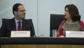 Novo ministro do Planejamento, Nelson Barbosa, após receber o cargo de sua antecessora, Miriam Belchior, disse que governo vai propor novas regras para o salário mínimo (Foto: Marcelo Camargo/Agência Brasil)