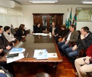Secretaria de Estado da Educação do Paraná, Reuniao no gabinete da Secretaria Ana Seres Trento Comin com alguns chefes de Núcleos Regionais de Educacao. 29-05-15. Foto: Hedeson Alves