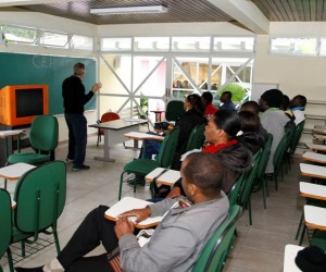 Secretaria de Estado da Educação do Paraná, Vila da Cidadania em Piraquara, grupo de haitianos tem aulas de portugues. 12-06-15. Foto: Hedeson Alves