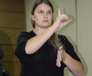 professora-libras-educaXXXXo