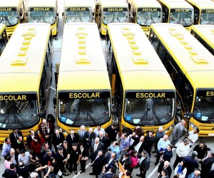 Entrega de ônibus escolar