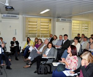 Secretária de Estado da  Educação, professora Ana Seres, durante reunião com integrantes do sindicato que representa os professores. Curitiba, 08/06/2015. Foto: SEED