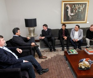 Governador Beto Richa recebe o deputado Hussein Bakri, o prefeito de União da Vitória, Pedro Ivo Ilkiv e comitiva. Curitiba, 21/07/2015. Foto: Pedro Ribas/ANPr