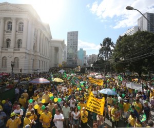mannifestacao em curitiba - FOTO ORLANDO KISSNER