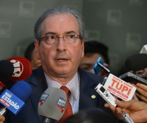 O presidente da Câmara, Eduardo Cunha, fala à imprensa no Congresso Nacional, sobre o encontro com a presidenta Dilma Rousseff no Palácio do Planalto (Valter Campanato/Agência Brasil)