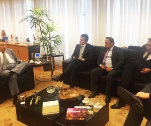Governador Beto Richa, durante reunião com o com o ministro de Minas e Energia, Eduardo Braga, protocola documento pedindo o não fechamento da Usina do Xisto da Petrobras em São Mateus do Sul. Brasília, 01/02/2016. Foto: Divulgação ANPr