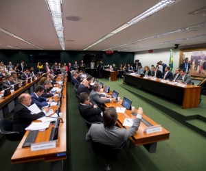 Brasília - Sessão da comissão especial encarregada de analisar o pedido de impeachment da presidente Dilma Rousseff na Câmara dos Deputados (Marcelo Camargo/Agência Brasil)