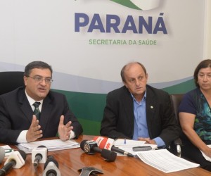 O Secretário Estadual da Saúde, Michele Caputo Neto, apresenta, em coletiva de imprensa, as audiências realizadas em Brasília sobre a Vacina contra a Dengue e a Gripe. Curitiba,01/04/2016