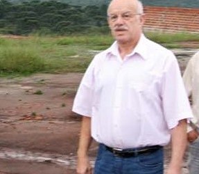 Presidente da Cohapar, Rafael Greca, vistoria as obras do bairro Lagoa Dourada em Uniao da Vitoria, acompanhado do gerente Rubens Bocchi Maia. União da Vitória: 24-03-2010 Foto: Carlos Ruggi