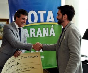 Gov. Beto Richa entrega os prêmios do programa Nota Paraná