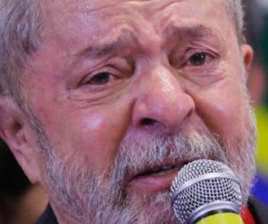 15set2016---o-ex-presidente-luiz-inacio-lula-da-silva-se-emociona-durante-um-pronunciamento-em-um-hotel-no-centro-de-sao-paulo-sobre-a-denuncia-oferecida-pelo-ministerio-publico-federal-mpf-contr