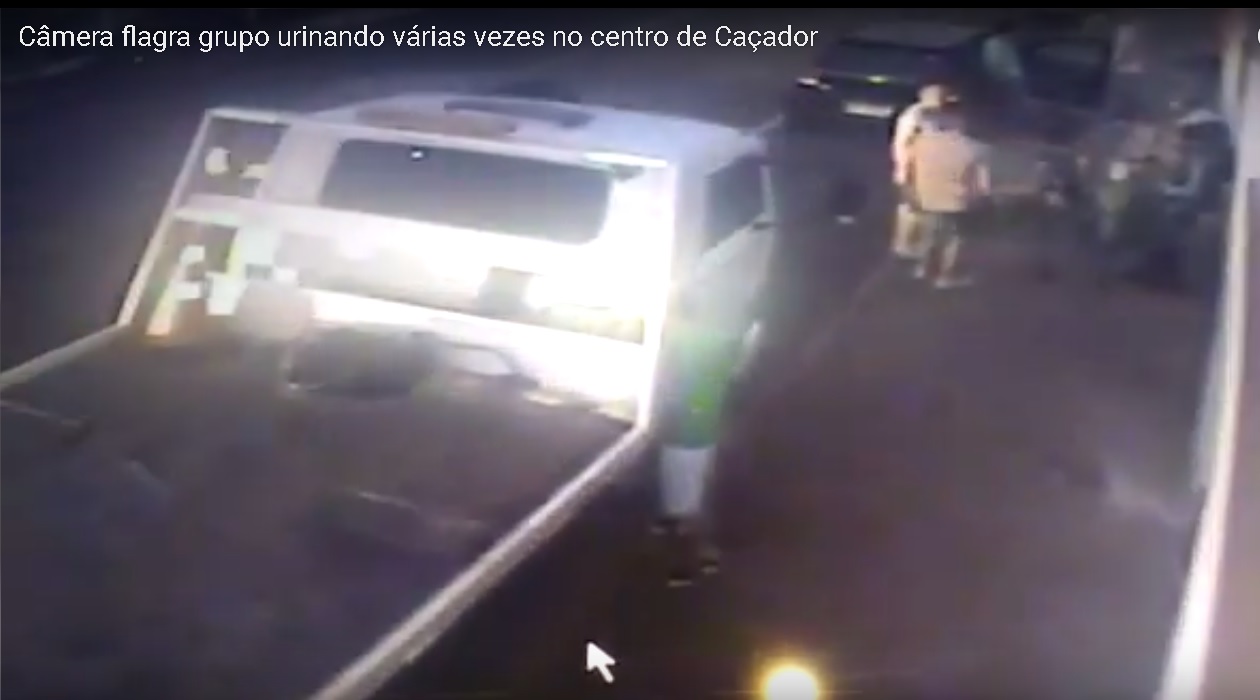 VÍDEO: Câmera flagra grupo urinando várias vezes no centro de Caçador -  Vvale