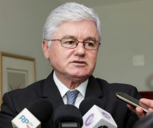 Secretário chefe da Casa Civil, Valdir Rossoni, secretário da Fazenda, Mauro Ricardo Costa e o secretário do Planejamento, Cyllêneo Pessoa Pereira Júnior, em reunião com o Fórum das Entidades Sindicais. Curitiba, 16/11/2016. Foto: Pedro Ribas/ANPr