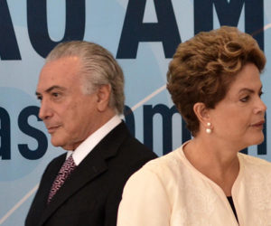 DF - DILMA / OUTORGAS / RADIODIFUSAO - POLÍTICA - O vice-presidente Michel Temer e a presidente Dilma Rousseff participam da cerimônia de anúncio dos critérios de outorgas de radiodifusão AM para FM, no Palácio do Planalto 24/11/2015 - Foto: RENATO COSTA /FRAMEPHOTO/FRAMEPHOTO/ESTADÃO CONTEÚDO