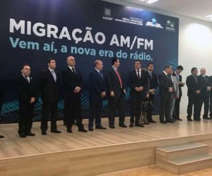 autoridades-rXXdio-AM-paranaenses-XmigrarXXo-fm
