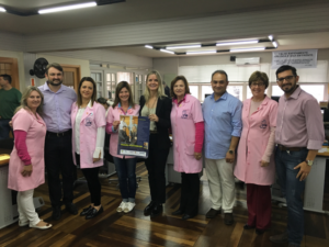 Palestrantes com voluntárias da Rede Feminina de Combate ao Câncer. (Foto: Assessoria Pormade).