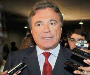 Álvaro dias votou contra as reformas